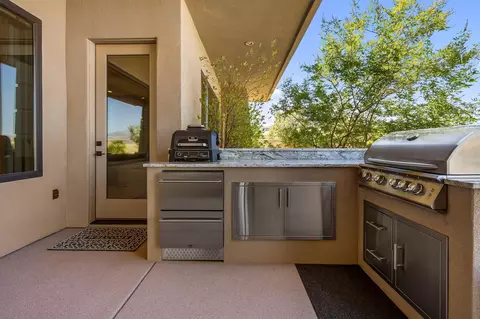 Kitchen - 2579 E Cobalt Dr, Saint George, UT 84790 photo 2 of 7