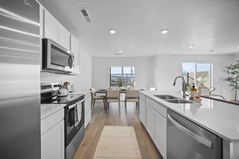 Kitchen - 2199 S Wolverine Way #2456, Washington, UT 84780 photo 2 of 3