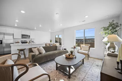 Living - 2199 S Wolverine Way #2456, Washington, UT 84780 photo 1 of 3