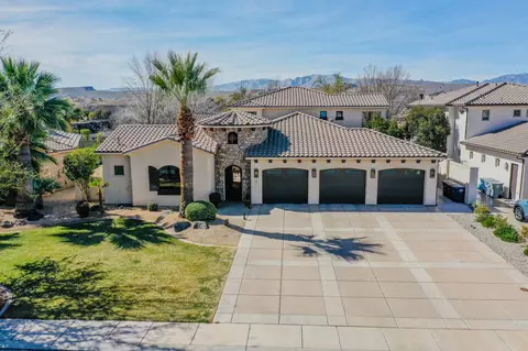 470 N Country Ln #11, Santa Clara, UT 84765