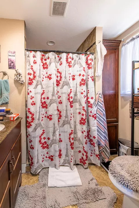 Bath - 642 N 120 E, Hurricane, UT 84737 photo 1 of 6