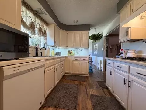 Kitchen - 252 E Altamira Dr, Cedar City, UT 84720 photo 3 of 3