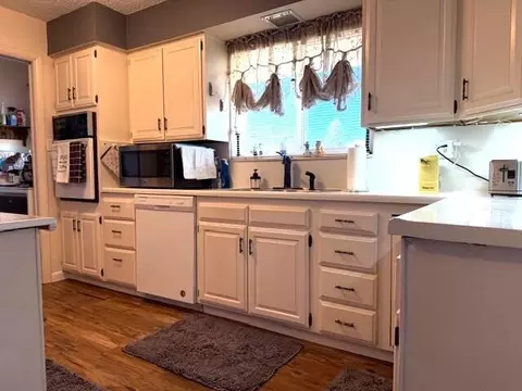 Kitchen - 252 E Altamira Dr, Cedar City, UT 84720 photo 1 of 3