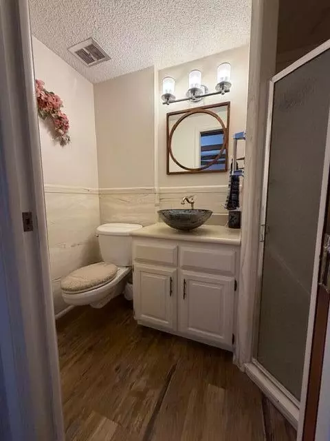 Bath - 252 E Altamira Dr, Cedar City, UT 84720 photo 1 of 8