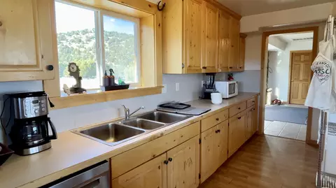 Kitchen - n23886n6450 E E, Cedar City, UT 84721 photo 2 of 2