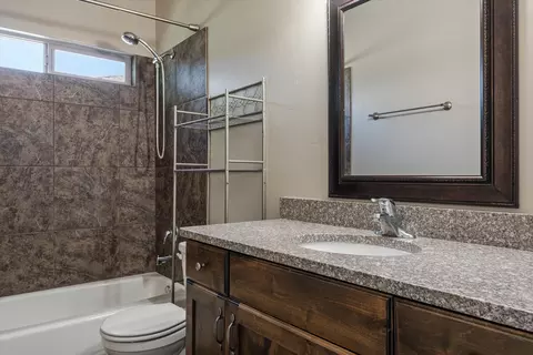 Bath - 279 E Memory Ln, Washington, UT 84780 photo 2 of 2