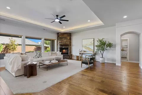 Living - 1023 E 4430 S, Washington, UT 84780 photo 1 of 4