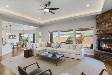 Living - 1023 E 4430 S, Washington, UT 84780 photo 2 of 4