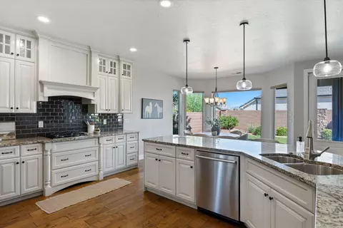 Kitchen - 1023 E 4430 S, Washington, UT 84780 photo 5 of 5
