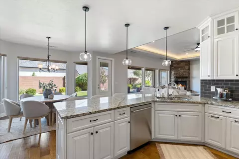 Kitchen - 1023 E 4430 S, Washington, UT 84780 photo 2 of 5