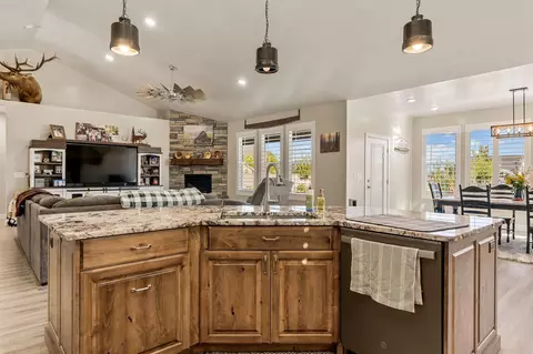 Kitchen - 563 E 5020 N, Enoch, UT 84721 photo 6 of 7