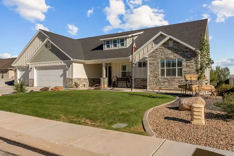 Exterior - 563 E 5020 N, Enoch, UT 84721 photo 11 of 13