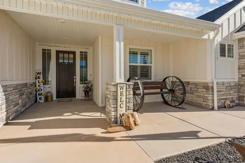 Exterior - 563 E 5020 N, Enoch, UT 84721 photo 2 of 13