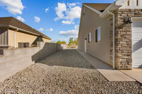 Exterior - 563 E 5020 N, Enoch, UT 84721 photo 10 of 13