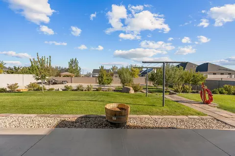 Exterior - 563 E 5020 N, Enoch, UT 84721 photo 4 of 13