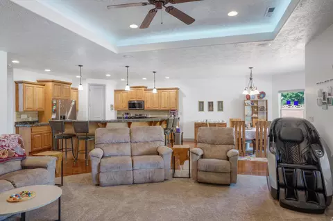 Living - 655 E Lost Ridge Dr, Washington, UT 84780 photo 3 of 3