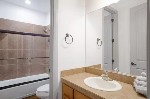 Bath - 655 E Lost Ridge Dr, Washington, UT 84780 photo 1 of 6
