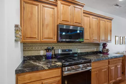 Kitchen - 655 E Lost Ridge Dr, Washington, UT 84780 photo 2 of 4