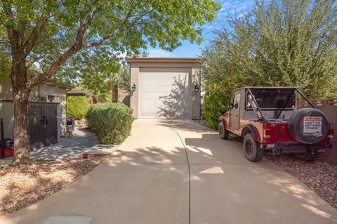 Exterior - 655 E Lost Ridge Dr, Washington, UT 84780 photo 13 of 16