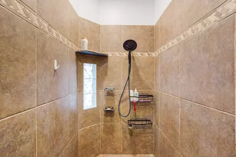 Bath - 655 E Lost Ridge Dr, Washington, UT 84780 photo 5 of 6