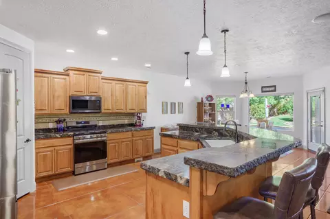 Kitchen - 655 E Lost Ridge Dr, Washington, UT 84780 photo 1 of 4