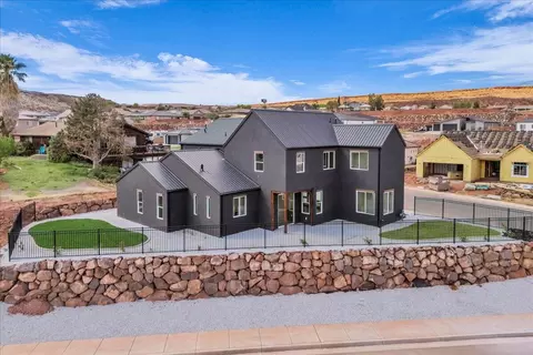 Exterior - 2914 E Chapman Cir, Washington, UT 84780 photo 3 of 9