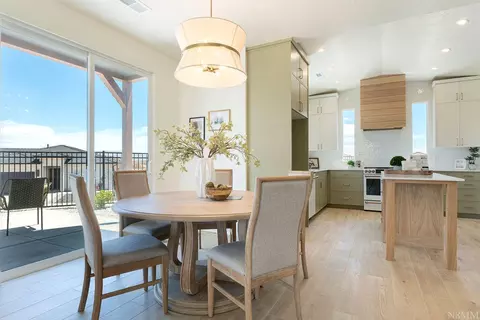 Dining - 2914 E Chapman Cir, Washington, UT 84780 photo 1 of 4