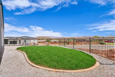 Exterior - 2914 E Chapman Cir, Washington, UT 84780 photo 7 of 9