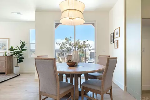 Dining - 2914 E Chapman Cir, Washington, UT 84780 photo 2 of 4