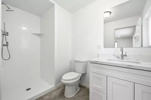 Bath - 791 E 650 S, Centerville, UT 84014 photo 2 of 3
