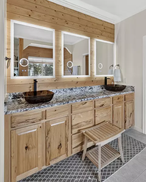 Bath - 327 N Aoki Michi, Brian Head, UT 84719 photo 3 of 11