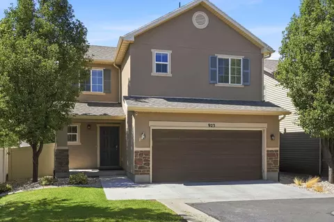 923 W Stonehaven Dr, North Salt Lake, UT 84054