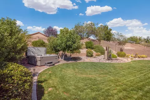 Exterior - 2665 E Upper Canyon Dr, Washington, UT 84780 photo 9 of 10