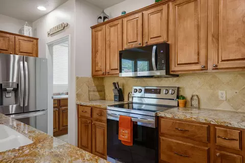 Kitchen - 2665 E Upper Canyon Dr, Washington, UT 84780 photo 2 of 5
