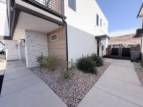 Exterior - 738 E Desert Cactus Dr #104, Washington, UT 84780 photo 2 of 9