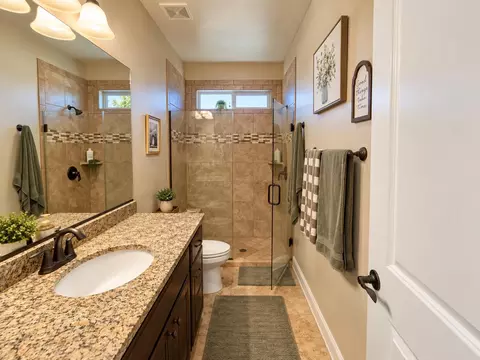 Bath - 603 E Florence Dr, Washington, UT 84780 photo 2 of 3