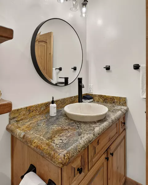 Bath - 565 Vasels Rd #5G, Brian Head, UT 84719 photo 4 of 4