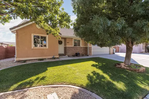 Exterior - 1883 S 20 E, Washington, UT 84780 photo 2 of 14