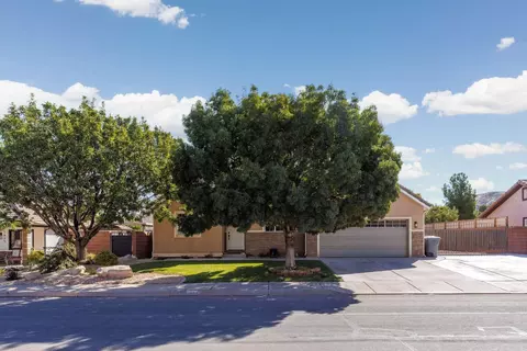 Exterior - 1883 S 20 E, Washington, UT 84780 photo 4 of 14