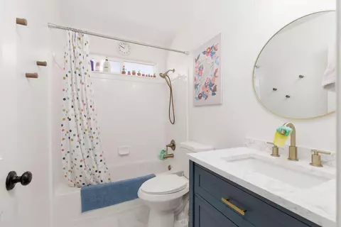 Bath - 1883 S 20 E, Washington, UT 84780 photo 2 of 3