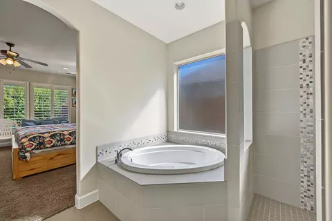 Bath - 1043 E 4485 S, Washington, UT 84780 photo 1 of 8