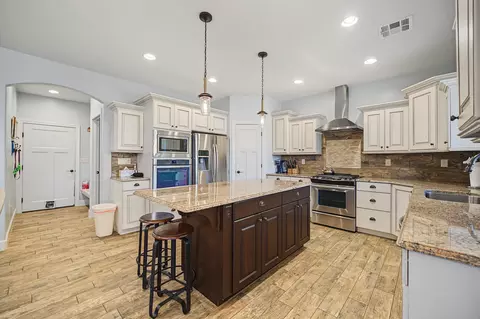Kitchen - 1043 E 4485 S, Washington, UT 84780 photo 3 of 4