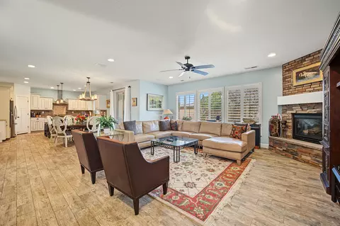 Living - 1043 E 4485 S, Washington, UT 84780 photo 1 of 4