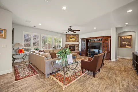 Living - 1043 E 4485 S, Washington, UT 84780 photo 2 of 4