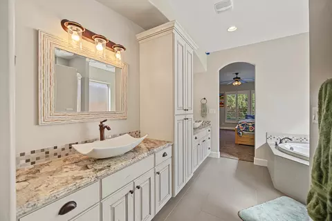 Bath - 1043 E 4485 S, Washington, UT 84780 photo 2 of 8