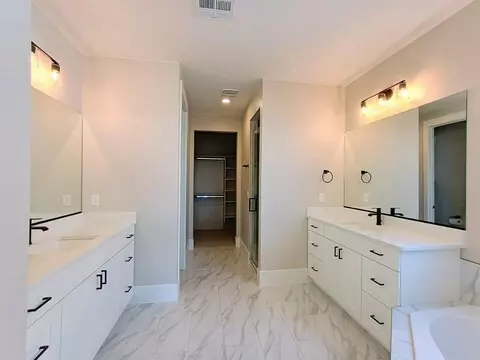 Bath - 2818 E Rill Dr, Washington, UT 84780 photo 2 of 7
