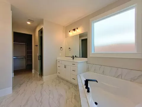 Bath - 2818 E Rill Dr, Washington, UT 84780 photo 1 of 7