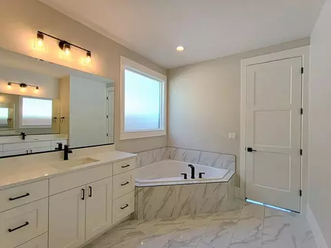 Bath - 2818 E Rill Dr, Washington, UT 84780 photo 4 of 7
