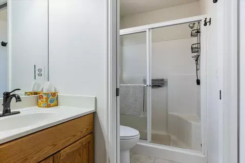 Bath - 476 E 400 S, Ivins, UT 84738 photo 1 of 2