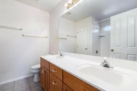 Bath - 286 S Xavier Cir, Ivins, UT 84738 photo 2 of 4